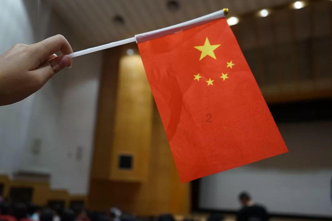 “高龄老人在世,对子女是福还是痛?”62岁大爷哭诉:尽孝太难了