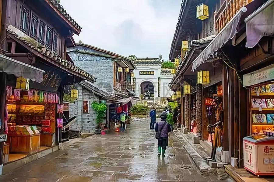 “妈妈,我出不去了,教室里全是浓烟。”之后就失去了联系,